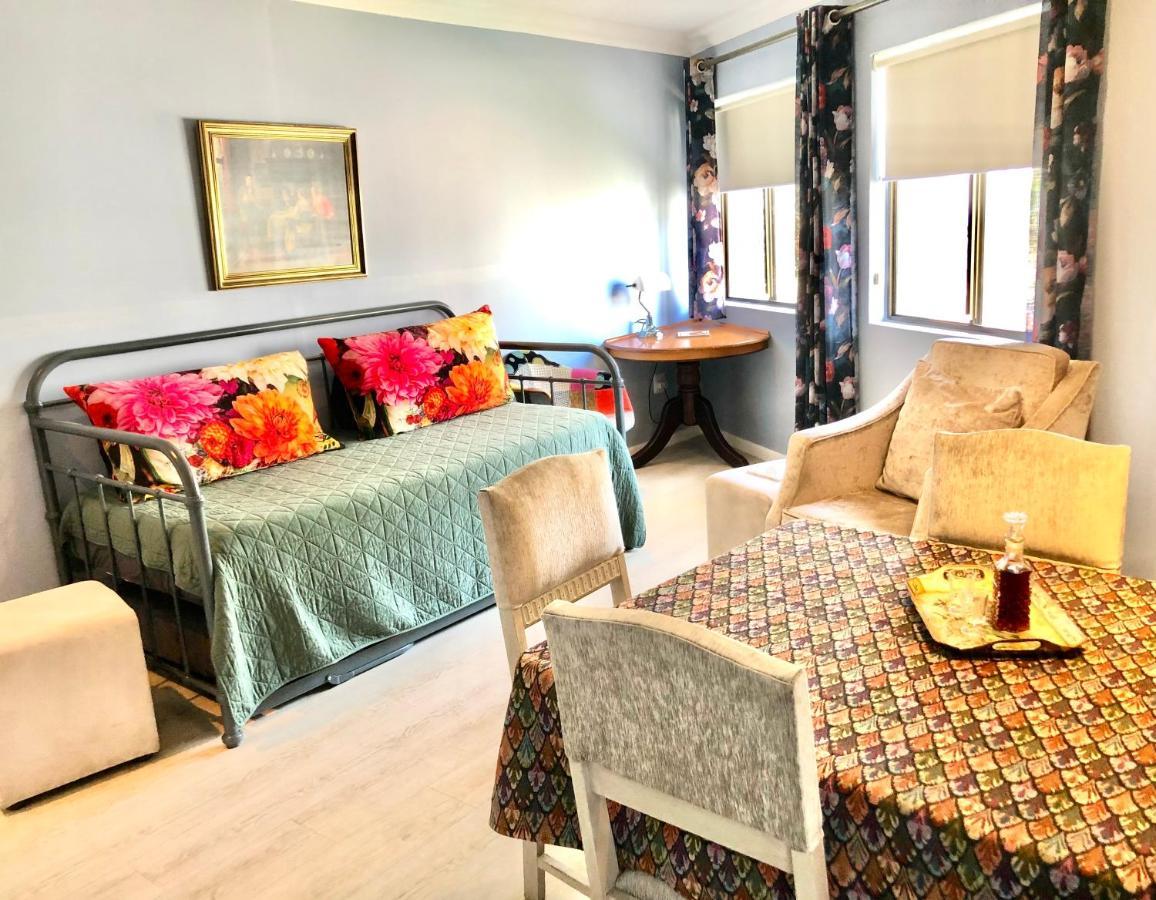 The Ark Guesthouse At Marina Martinique 杰弗里湾 外观 照片