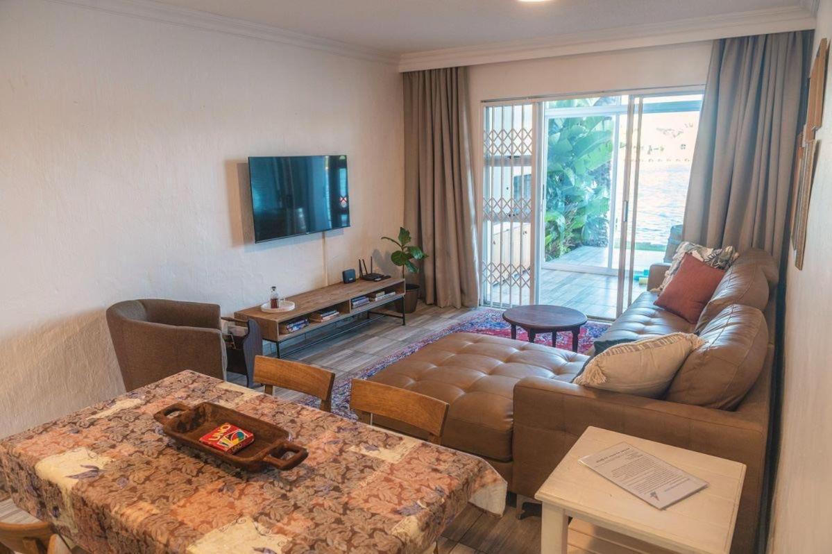 The Ark Guesthouse At Marina Martinique 杰弗里湾 外观 照片